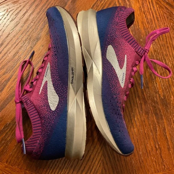 Brooks Levitate 2 DNA AMP Violet Blue Pink & Silver Sharp Running Shoes! - Picture 2 of 16